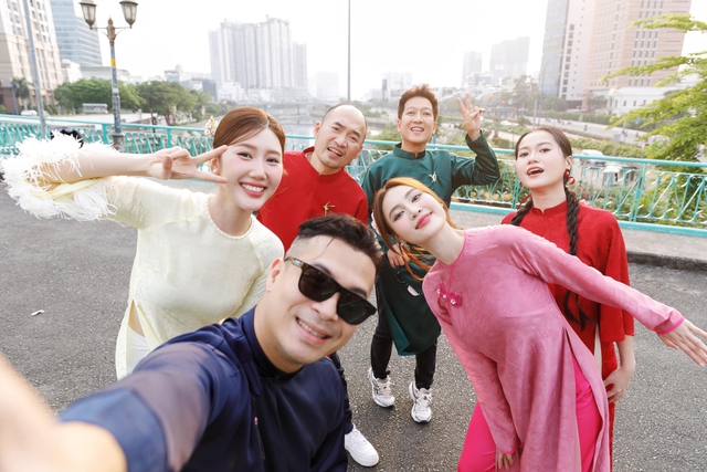 7 Nụ cười Xuân gây sững sờ khi dừng phát sóng: Trường Giang - Lâm Vỹ Dạ - Lan Ngọc cùng làm 1 việc- Ảnh 3. 7 Nụ cười Xuân gây sững sờ khi dừng phát sóng: Trường Giang - Lâm Vỹ Dạ - Lan Ngọc cùng làm 1 việc- Ảnh 3.