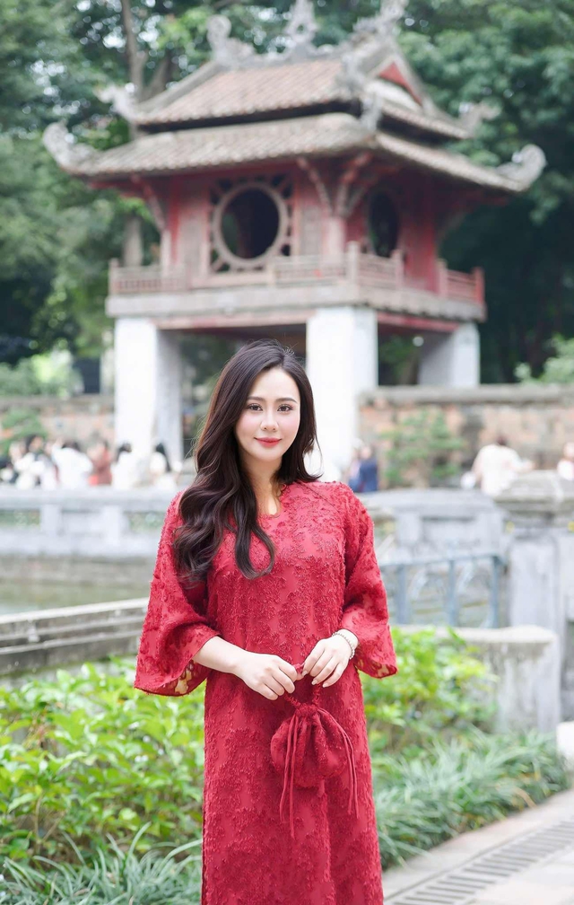 Hoa hậu Phan Kim Oanh nhận "cát xê" bằng bánh chưng- Ảnh 3.