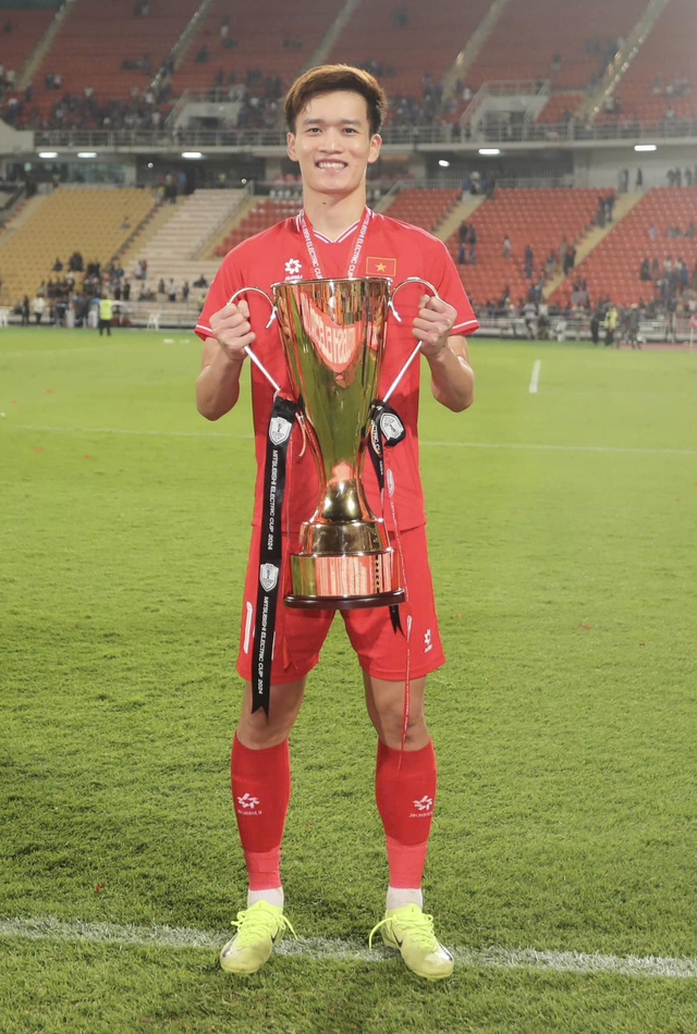 Vô địch AFF Cup, trai đẹp 8 múi ĐT Việt Nam tậu nhà mới: Thành công, đẹp trai, giàu có, chỉ thiếu một "bóng hồng"- Ảnh 1.