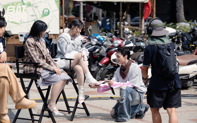 Hoàng Dũng - Chi Xê - Changg gây “náo loạn” góc phố, Công Dương hóa “hoàng tử” làm một chuyện chấn động tại Bắt Tour- Ảnh 15.