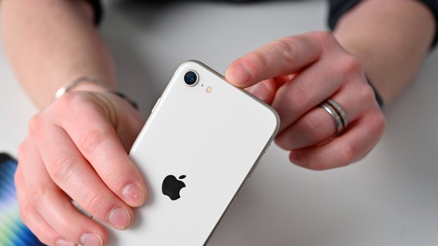 Chiếc iPhone "thất bại" của Apple: Mất giá kỷ lục, giờ chỉ còn dưới 3 triệu- Ảnh 2.
