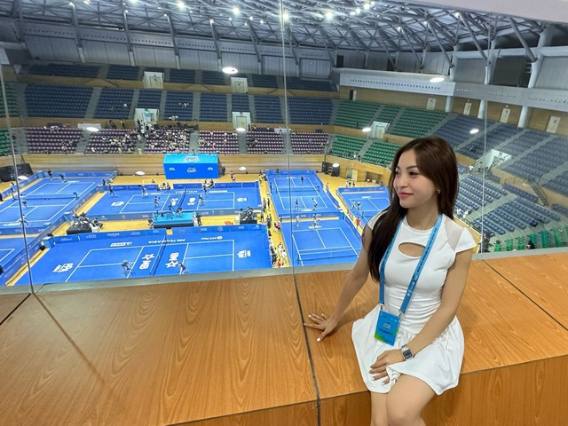 Hot girl Nhật Lê e thẹn bên bên tay vợt pickleball số 1 thế giới, nhan sắc "mối tình năm 17 tuổi" gây sốt- Ảnh 3.