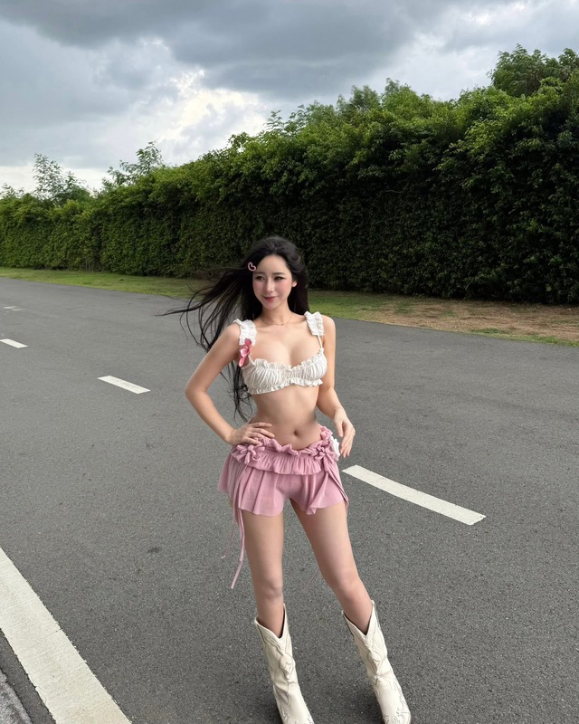 Khoe iPhone 17 mới toanh, hot girl Uyên Ni bị "soi" đời tư và màn đáp trả anti-fan "cực gắt"- Ảnh 1.