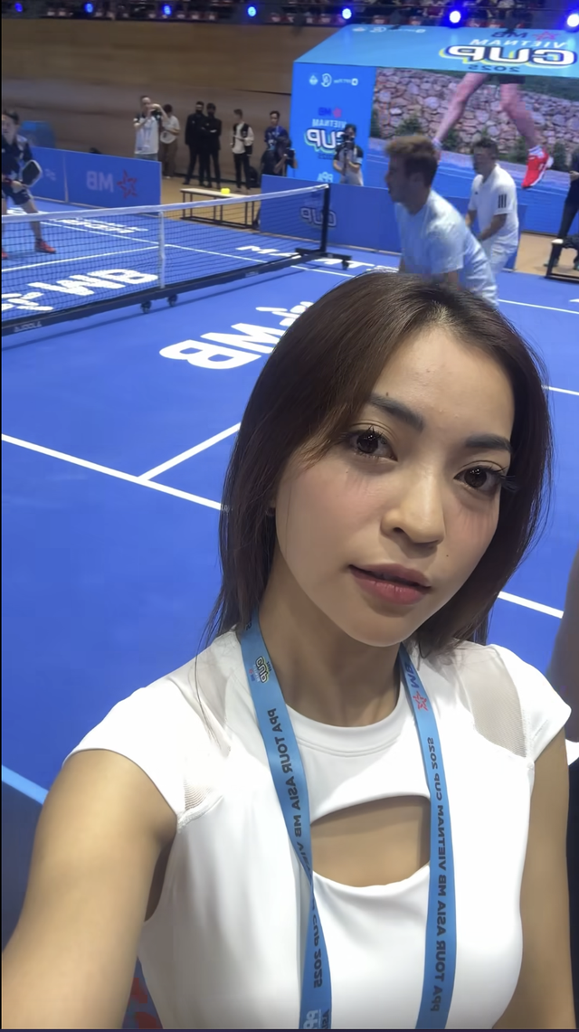 Hot girl Nhật Lê e thẹn bên bên tay vợt pickleball số 1 thế giới, nhan sắc "mối tình năm 17 tuổi" gây sốt- Ảnh 4.