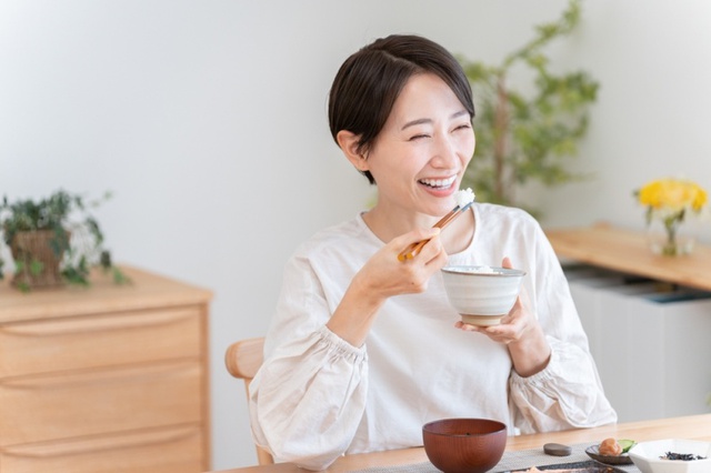 5 thói quen ăn uống xấu khiến bạn già nua và 2 mẹo giúp bổ sung dinh dưỡng cho cơ thể tràn đầy sức sống- Ảnh 1. 5 thói quen ăn uống xấu khiến bạn già nua và 2 mẹo giúp bổ sung dinh dưỡng cho cơ thể tràn đầy sức sống- Ảnh 1.