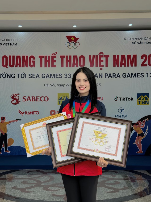 Nhan sắc đời thường xinh như công chúa của cung thủ Đỗ Thị Ánh Nguyệt vừa được tuyên dương “Thanh niên sống đẹp” năm 2025- Ảnh 5.