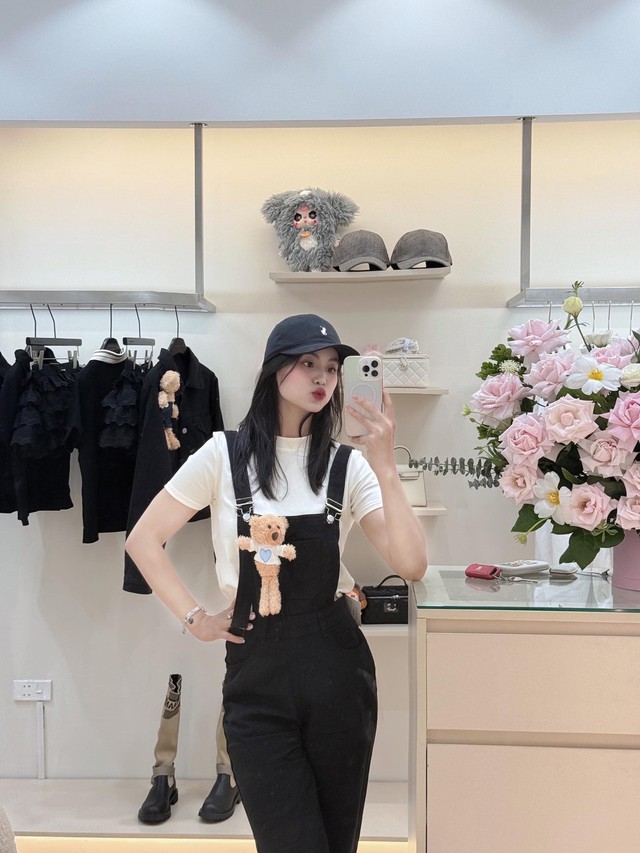 Nhan sắc đời thường xinh như công chúa của cung thủ Đỗ Thị Ánh Nguyệt vừa được tuyên dương “Thanh niên sống đẹp” năm 2025- Ảnh 10.