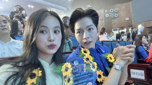 Nhan sắc đời thường xinh như công chúa của cung thủ Đỗ Thị Ánh Nguyệt vừa được tuyên dương “Thanh niên sống đẹp” năm 2025- Ảnh 2.