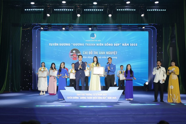 Nhan sắc đời thường xinh như công chúa của cung thủ Đỗ Thị Ánh Nguyệt vừa được tuyên dương “Thanh niên sống đẹp” năm 2025- Ảnh 1.