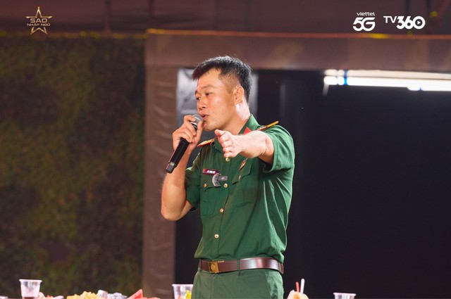 Hòa Minzy, Chi Pu bất ngờ khi Thiếu tá Bùi Trung Kiên hát "Vì nhân dân quên mình"- Ảnh 3.