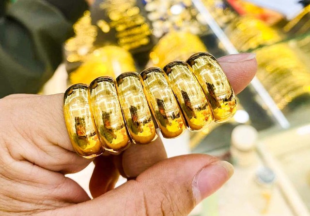 Lẳng lặng mang hết tiền tiết kiệm đi mua vàng, mẹ tôi cho cả nhà một phen "ngồi trên đống lửa"- Ảnh 1.