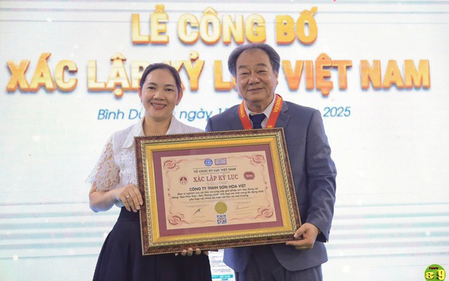 Doanh nhân Nguyễn Văn Phan với dòng ‘Sơn thông minh’ xác lập kỷ lục- Ảnh 1.