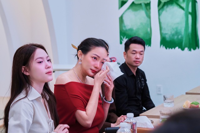 Mỹ nhân Việt được chồng đại gia hơn 26 tuổi trao tài sản hàng trăm tỷ bật khóc: "Có lúc tôi mệt và sợ"- Ảnh 3.