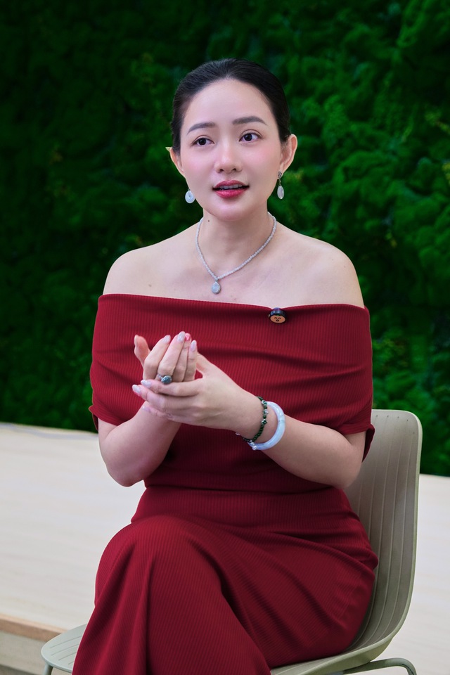 Mỹ nhân Việt được chồng đại gia hơn 26 tuổi trao tài sản hàng trăm tỷ bật khóc: "Có lúc tôi mệt và sợ"- Ảnh 2.