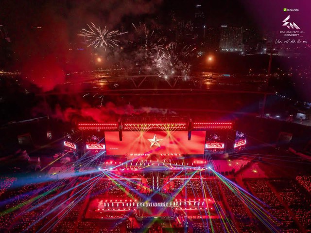 Concert “Em Xinh Say Hi” bùng nổ ở Mỹ Đình: 30 ca khúc, công nghệ sân khấu quốc tế và 1 nhân vật đặc biệt- Ảnh 1. Concert “Em Xinh Say Hi” bùng nổ ở Mỹ Đình: 30 ca khúc, công nghệ sân khấu quốc tế và 1 nhân vật đặc biệt- Ảnh 1.