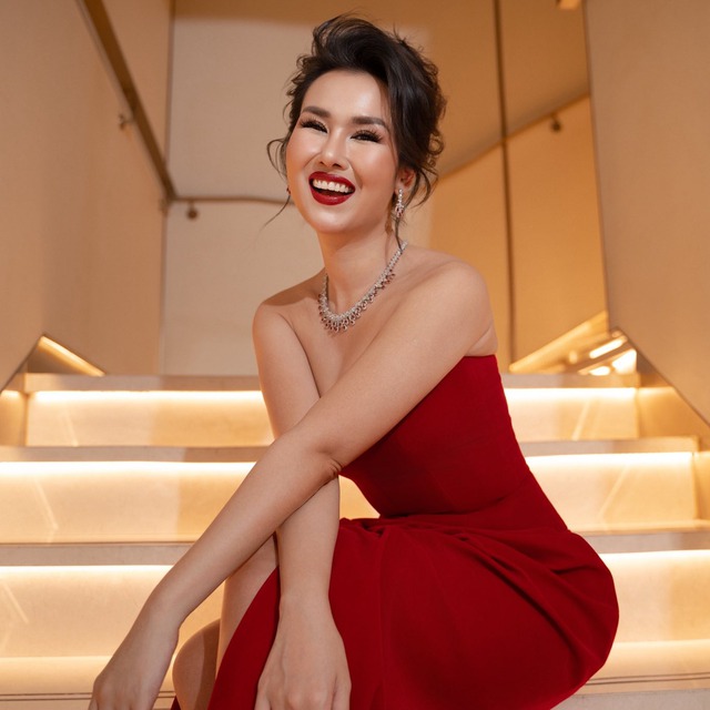 Mẹ 2 con chạy show liên tục, vào Nam ra Bắc thở không ra hơi- Ảnh 2. Mẹ 2 con chạy show liên tục, vào Nam ra Bắc thở không ra hơi- Ảnh 2.