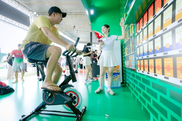 FE CREDIT lan tỏa thông điệp sống khỏe, sống tích cực tại đường chạy Đất Sen Hồng 2025- Ảnh 1.