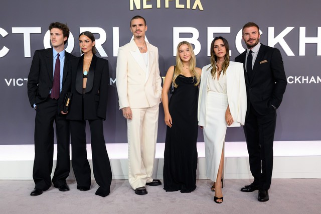 Lý do Victoria Beckham "chôn vùi" bộ ngực "khủng"- Ảnh 4.