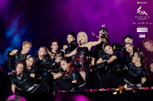 Concert “Em Xinh Say Hi” bùng nổ ở Mỹ Đình: 30 ca khúc, công nghệ sân khấu quốc tế và 1 nhân vật đặc biệt- Ảnh 11. Concert “Em Xinh Say Hi” bùng nổ ở Mỹ Đình: 30 ca khúc, công nghệ sân khấu quốc tế và 1 nhân vật đặc biệt- Ảnh 11.