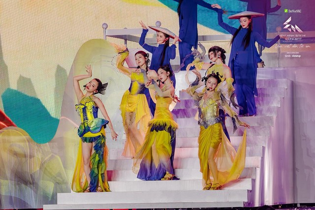 Concert “Em Xinh Say Hi” bùng nổ ở Mỹ Đình: 30 ca khúc, công nghệ sân khấu quốc tế và 1 nhân vật đặc biệt- Ảnh 4. Concert “Em Xinh Say Hi” bùng nổ ở Mỹ Đình: 30 ca khúc, công nghệ sân khấu quốc tế và 1 nhân vật đặc biệt- Ảnh 4.
