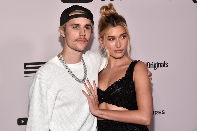 Vợ Justin Bieber đang hôn ai thế này?- Ảnh 11.