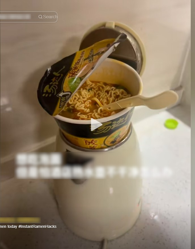 Bần cùng sinh sáng tạo, du khách phải dùng tới "chiêu cuối" để tránh sử dụng ấm siêu tốc của khách sạn!- Ảnh 1.