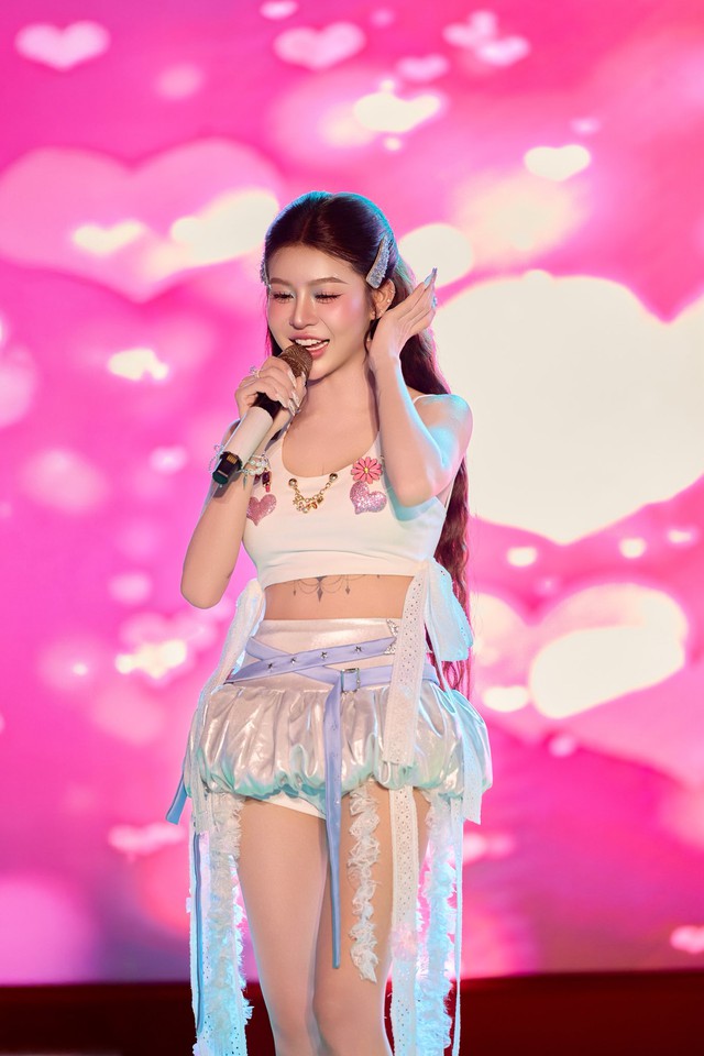 Nữ ca sĩ Vbiz chuyên cover nhạc miền Tây hot nhất MXH, ly hôn chồng rapper dù đã có con chung- Ảnh 4. Nữ ca sĩ Vbiz chuyên cover nhạc miền Tây hot nhất MXH, ly hôn chồng rapper dù đã có con chung- Ảnh 4.