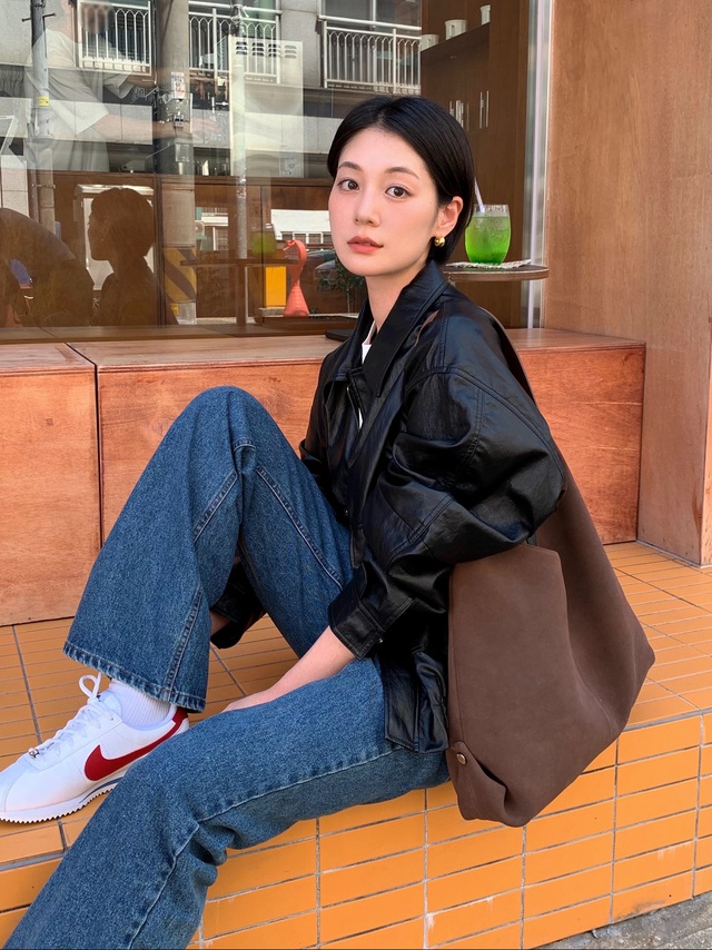 Sức mạnh của phối đồ: Biến quần jeans đơn giản trở nên sang xịn mịn hơn gấp bội với 10 công thức- Ảnh 3.