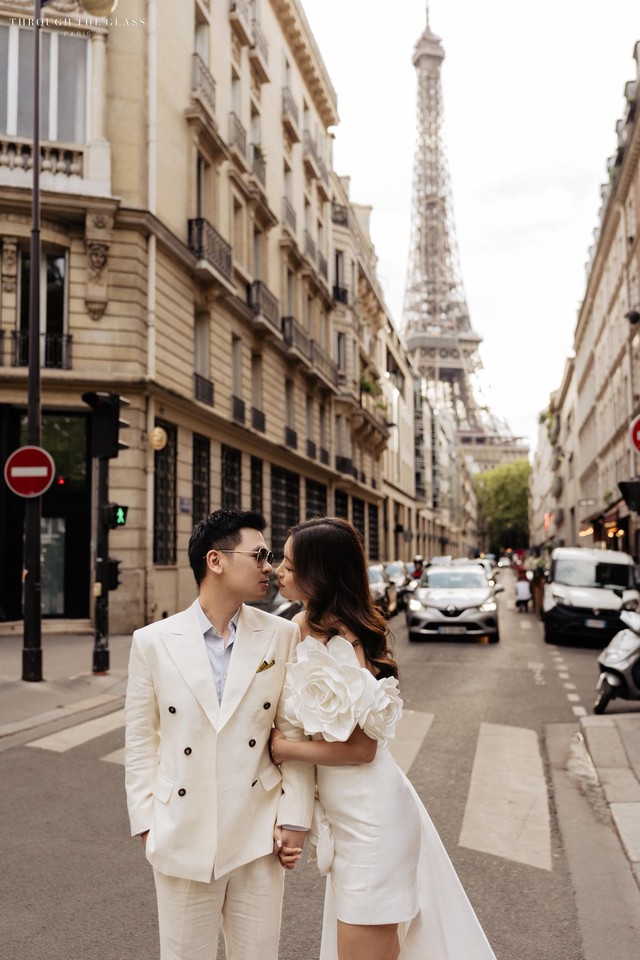 Thiếu gia Đỗ Vinh Quang chúc sinh nhật Đỗ Mỹ Linh cực tình, nhìn visual vợ chồng chủ tịch - hoa hậu thấy mê!- Ảnh 1. Thiếu gia Đỗ Vinh Quang chúc sinh nhật Đỗ Mỹ Linh cực tình, nhìn visual vợ chồng chủ tịch - hoa hậu thấy mê!- Ảnh 1.