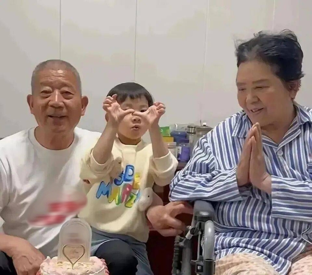 Vợ chồng U70 mang thai và sinh con tự nhiên: Sau 6 năm, hành trình khó khăn ấy liệu có khiến họ hối hận?- Ảnh 7.