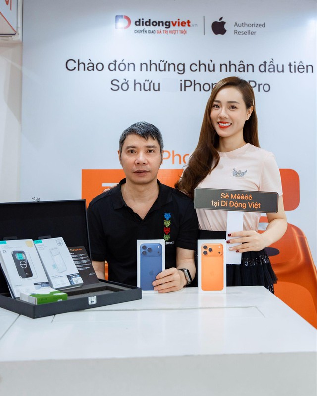 iPhone mới ra mắt, nghệ sĩ Việt lại rộn ràng "lên đời"- Ảnh 1.