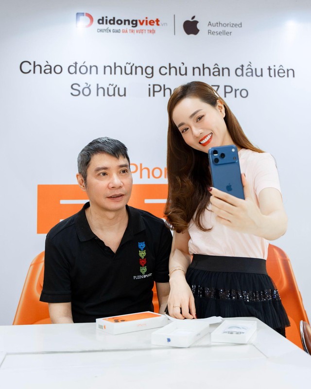 iPhone mới ra mắt, nghệ sĩ Việt lại rộn ràng "lên đời"- Ảnh 2.