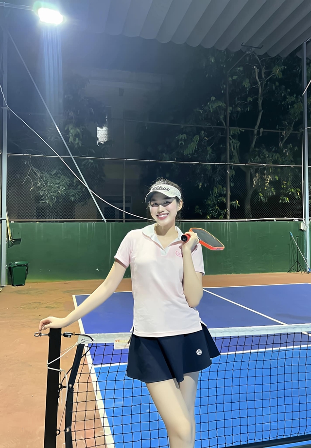 Trước khi cưới, Hoa hậu Đỗ Hà từng bị "team qua đường" tóm dính đi chơi pickleball với bạn trai thiếu gia- Ảnh 7.