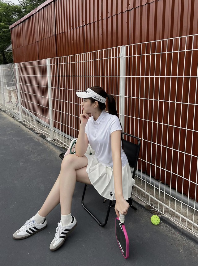 Trước khi cưới, Hoa hậu Đỗ Hà từng bị "team qua đường" tóm dính đi chơi pickleball với bạn trai thiếu gia- Ảnh 6.