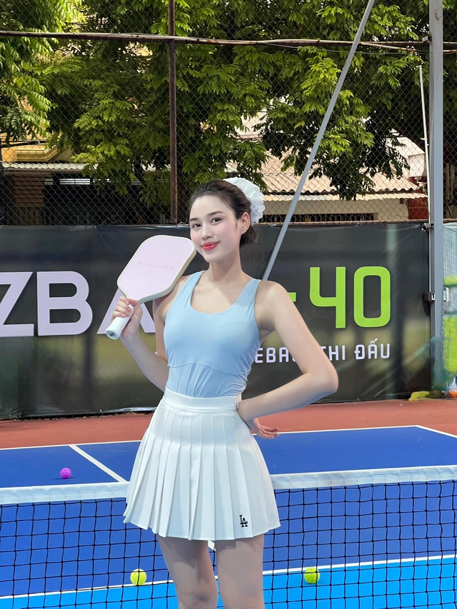 Trước khi cưới, Hoa hậu Đỗ Hà từng bị "team qua đường" tóm dính đi chơi pickleball với bạn trai thiếu gia- Ảnh 3.