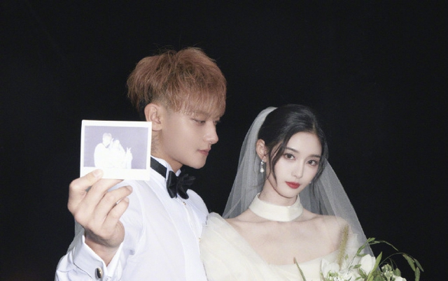 Lộ ảnh cưới của "sếp" và nàng thơ gen Z: Gượng gạo chưa từng thấy!- Ảnh 10.