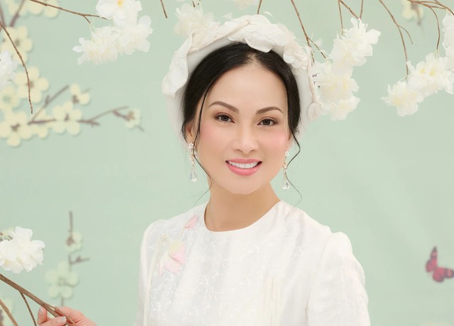 Ca sĩ Việt lấy chồng tỷ phú Mỹ: Được tặng cả một nhà hát, biệt thự rộng tới mức phải di chuyển bằng ô tô- Ảnh 13.