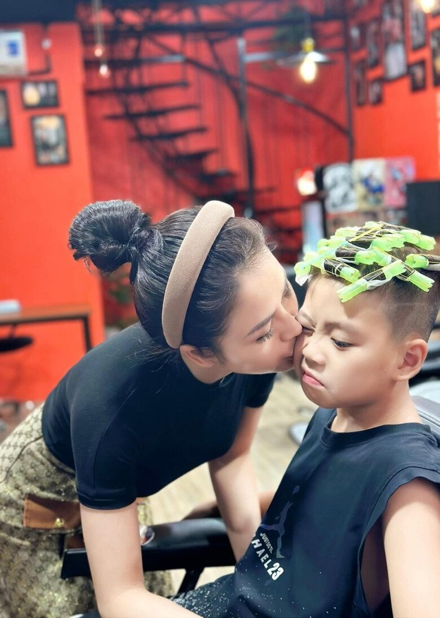 Lương Thu Trang làm mẹ đơn thân, con trai 11 tuổi sắp cao bằng mẹ, ra dáng soái ca nhí- Ảnh 7. Lương Thu Trang làm mẹ đơn thân, con trai 11 tuổi sắp cao bằng mẹ, ra dáng soái ca nhí- Ảnh 7.