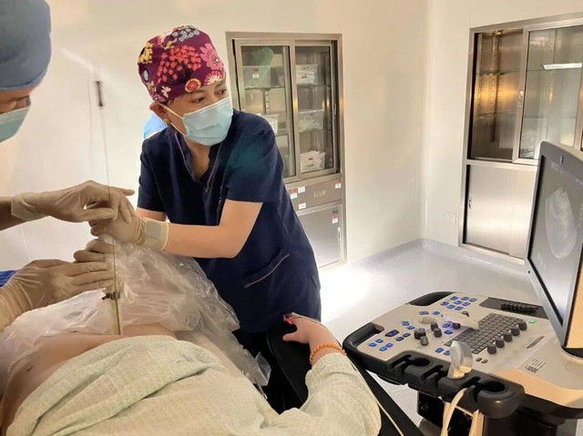 Câu chuyện về những cặp vợ chồng cao tuổi nỗ lực sinh con: Lý do và thách thức mà họ phải đối mặt- Ảnh 7. Câu chuyện về những cặp vợ chồng cao tuổi nỗ lực sinh con: Lý do và thách thức mà họ phải đối mặt- Ảnh 7.