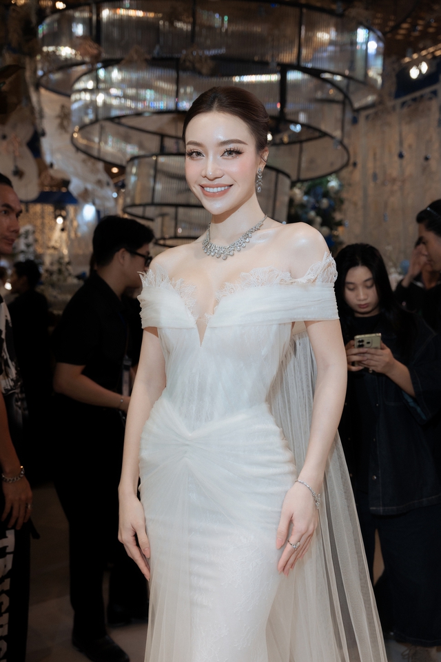 Hồ Ngọc Hà, Thiều Bảo Trâm và dàn sao Việt bị 1 mỹ nhân 41 tuổi "đánh bại"- Ảnh 11. Hồ Ngọc Hà, Thiều Bảo Trâm và dàn sao Việt bị 1 mỹ nhân 41 tuổi "đánh bại"- Ảnh 11.