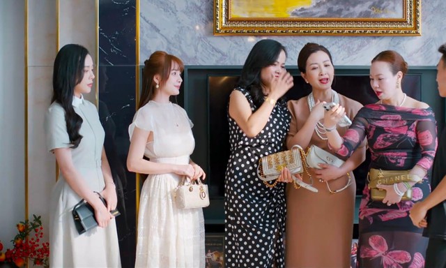 Gánh nặng của Phương Oanh- Ảnh 2. Gánh nặng của Phương Oanh- Ảnh 2.