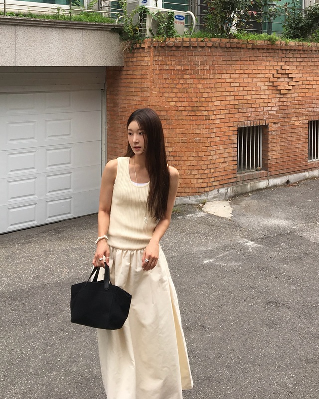 Trang phục màu trắng - be mùa này đẹp khó cưỡng: Cứ mặc lên là thành nàng thơ dịu dàng, tinh tế- Ảnh 8.