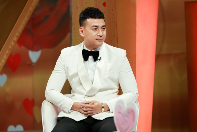 "Trai nhảy Vbiz" lấy vợ kém 17 tuổi: Vừa tốt nghiệp cấp 3 đã cưới gấp, visual U40 khó tin- Ảnh 10.