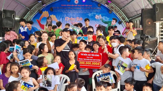 Dàn cầu thủ Việt chăm làm từ thiện nhất: Quang Hải, Tiến Linh, Văn Toàn được gọi tên- Ảnh 6.