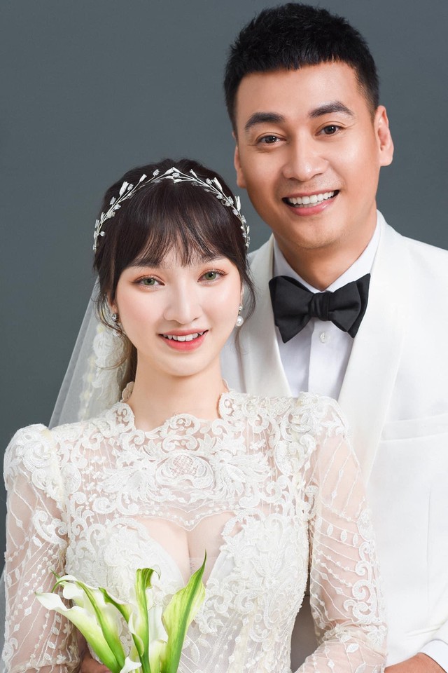 "Trai nhảy Vbiz" lấy vợ kém 17 tuổi: Vừa tốt nghiệp cấp 3 đã cưới gấp, visual U40 khó tin- Ảnh 4.