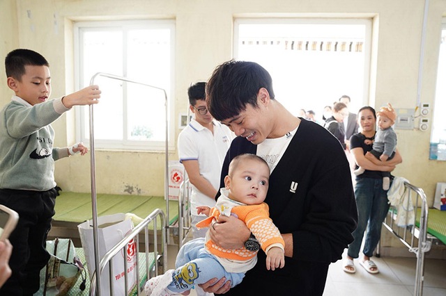 Dàn cầu thủ Việt chăm làm từ thiện nhất: Quang Hải, Tiến Linh, Văn Toàn được gọi tên- Ảnh 7.