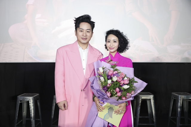 “Tùng Dương ngày xưa hay chơi đồ hàng, trò con gái với chị gái”- Ảnh 4.