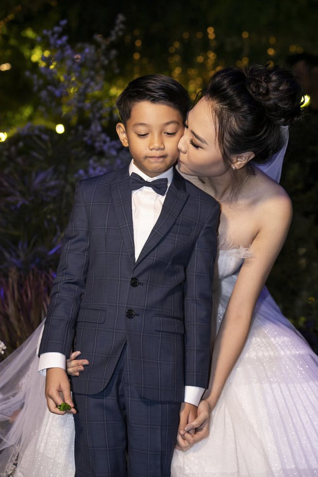 3 mẹ kế "kỳ lạ" nhất showbiz Việt: Có người không cho con riêng gọi mình là mẹ- Ảnh 4.