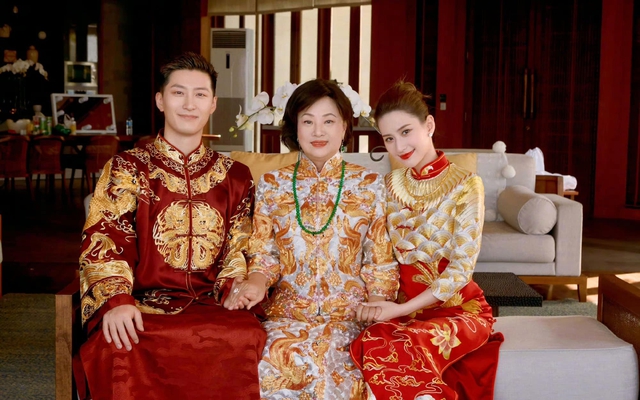 Ái nữ trùm sòng bạc Macau ngang nhiên cặp kè trai lạ trong lúc ly thân Đậu Kiêu?- Ảnh 3. Ái nữ trùm sòng bạc Macau ngang nhiên cặp kè trai lạ trong lúc ly thân Đậu Kiêu?- Ảnh 3.