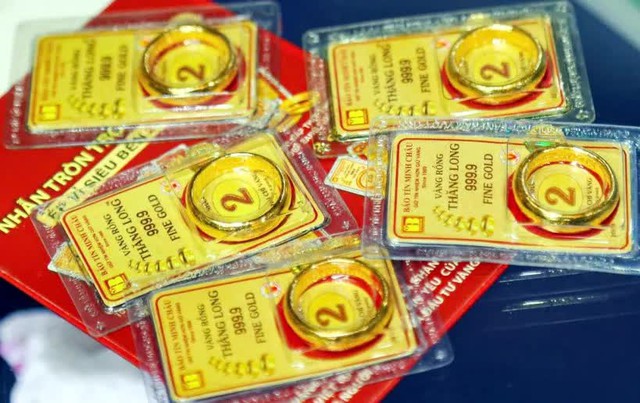 Bức ảnh xếp hàng 3 tiếng mua vàng cho con dâu tương lai- Ảnh 2.